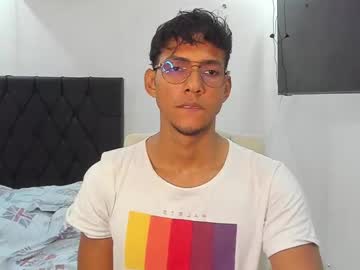Garret_Mathix Chaturbate stream image from February 12, 2025