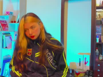 Amywhitexxd Chaturbate stream image from February 12, 2025