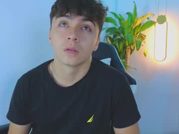 Aron__Cooper Chaturbate stream image from February 12, 2025