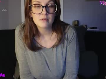 Boredbustyhousewife Chaturbate stream image from February 12, 2025