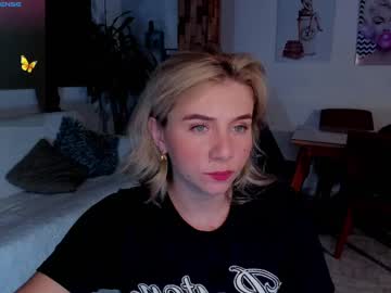 Melodypetitex Chaturbate stream image from February 12, 2025