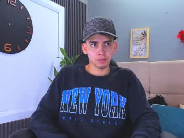 Mike_0233 Chaturbate stream image from February 12, 2025