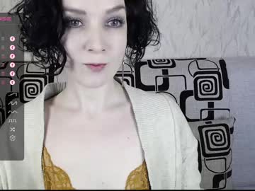 Tinawincee Chaturbate stream image from February 12, 2025