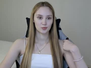 Laylla001 Chaturbate stream image from February 12, 2025