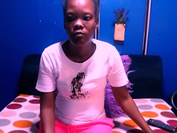 Silkyebonyxxx Chaturbate stream image from February 12, 2025