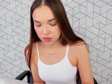 Evapaw Chaturbate stream image from February 12, 2025
