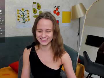 Mia_Kitti Chaturbate stream image from February 12, 2025