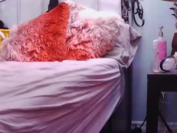 Mizzbertinelli Chaturbate stream image from February 12, 2025