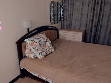 Henriettabluitt Chaturbate stream image from February 12, 2025