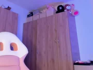 Perlaa7 Chaturbate stream image from February 12, 2025