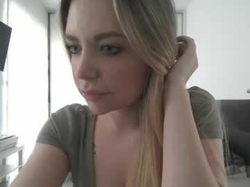 Blondie8853033 Chaturbate stream image from February 12, 2025