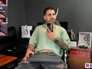 Davevilboy Chaturbate stream image from February 12, 2025