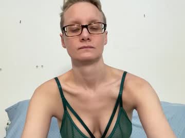 Leahwilde Chaturbate stream image from February 12, 2025