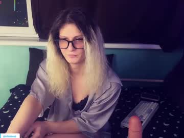 Alicepinkhead Chaturbate stream image from February 12, 2025
