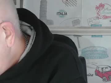 Fuckdog371666 Chaturbate stream image from February 12, 2025
