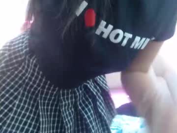 Honnielane Chaturbate stream image from February 12, 2025