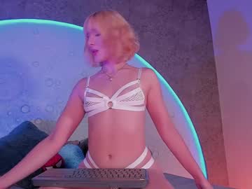 Roxxxevelvet Chaturbate stream image from February 12, 2025