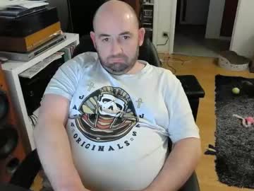 Bennn54 Chaturbate stream image from February 12, 2025