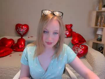 Oliviabloomer Chaturbate stream image from February 12, 2025