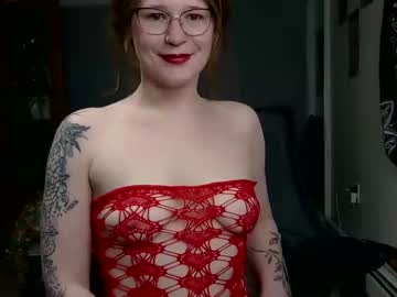 Wetwildwhore Chaturbate stream image from February 12, 2025