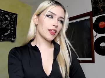 Missluna27 Chaturbate stream image from February 12, 2025