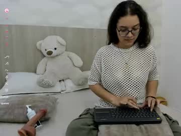 Veronica_Lark Chaturbate stream image from February 12, 2025