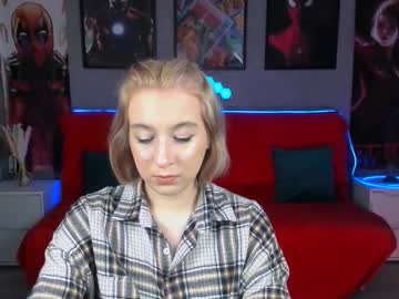 Elyaraiden Chaturbate stream image from February 12, 2025