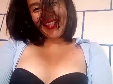 Emily2501 Chaturbate stream image from February 12, 2025