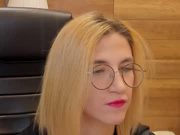 Moon13152 Chaturbate stream image from February 12, 2025