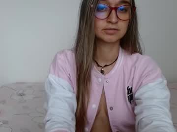 Sarasteele Chaturbate stream image from February 12, 2025