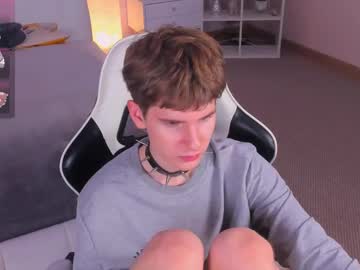 Yooung_Kitten Chaturbate stream image from February 12, 2025
