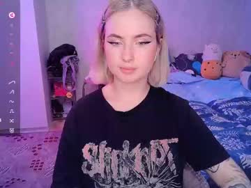 Shyfoxxxy Chaturbate stream image from February 12, 2025