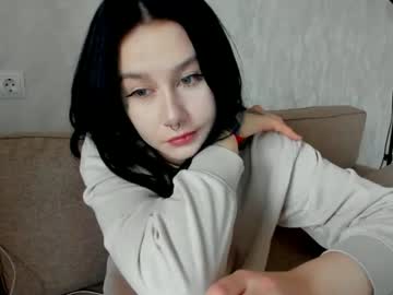 Alinegreeeen Chaturbate stream image from February 13, 2025