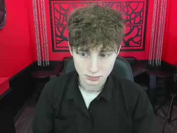 Crispinverr Chaturbate stream image from February 13, 2025