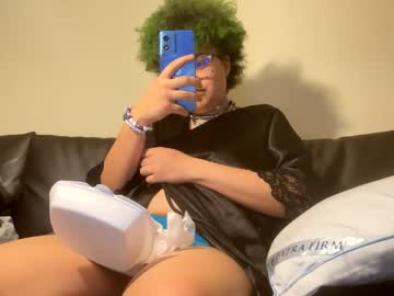 Dizzinsweatyy Chaturbate stream image from February 13, 2025