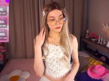 Engelchasey Chaturbate stream image from February 13, 2025