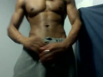 Julienlongg Chaturbate stream image from February 13, 2025