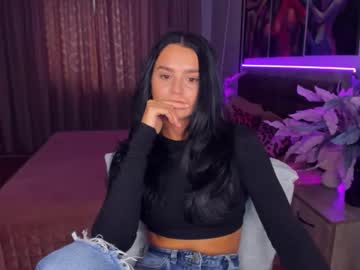 Adelinasmart Chaturbate stream image from February 13, 2025