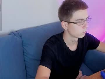 Henrylarik Chaturbate stream image from February 13, 2025