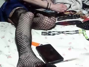 Summerainzpuddles Chaturbate stream image from February 13, 2025