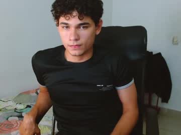 Zyrosxk Chaturbate stream image from February 13, 2025