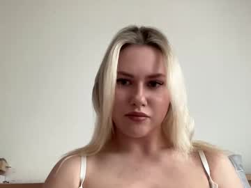 Elaraluxxxe Chaturbate stream image from February 13, 2025