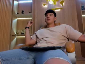 Kravenn_ Chaturbate stream image from February 13, 2025