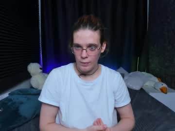 Kiki_Krash Chaturbate stream image from February 13, 2025