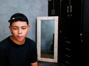 Pretty_Anonimuszzx Chaturbate stream image from February 13, 2025