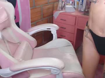 Hellosaraa Chaturbate stream image from February 13, 2025