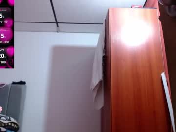 Wandahairymilf Chaturbate stream image from February 13, 2025