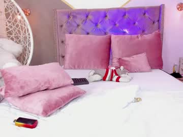 Emily_Daarell Chaturbate stream image from February 13, 2025