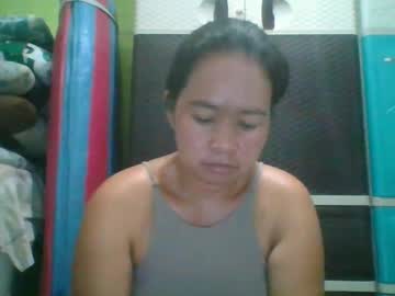 Hotchicks4uxx Chaturbate stream image from February 14, 2025