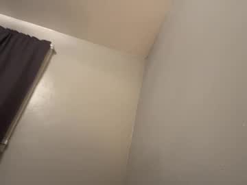 Heyronniee Chaturbate stream image from February 14, 2025
